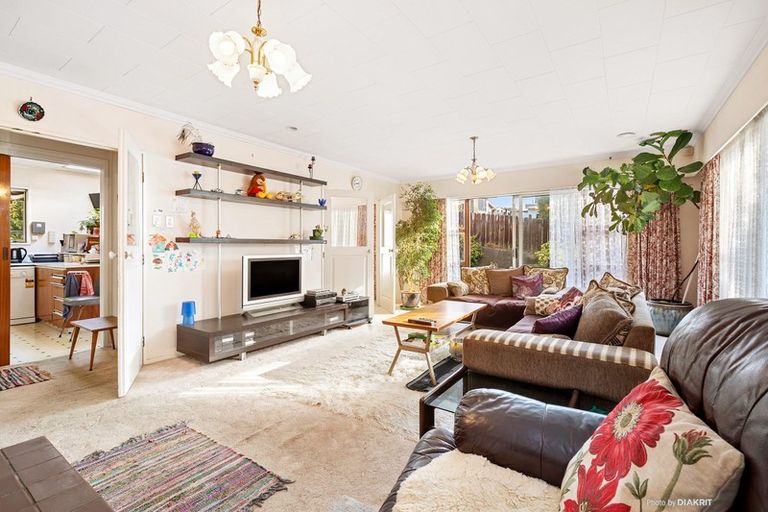 Photo of property in 21 Fitzpatrick Street, Newlands, Wellington, 6037