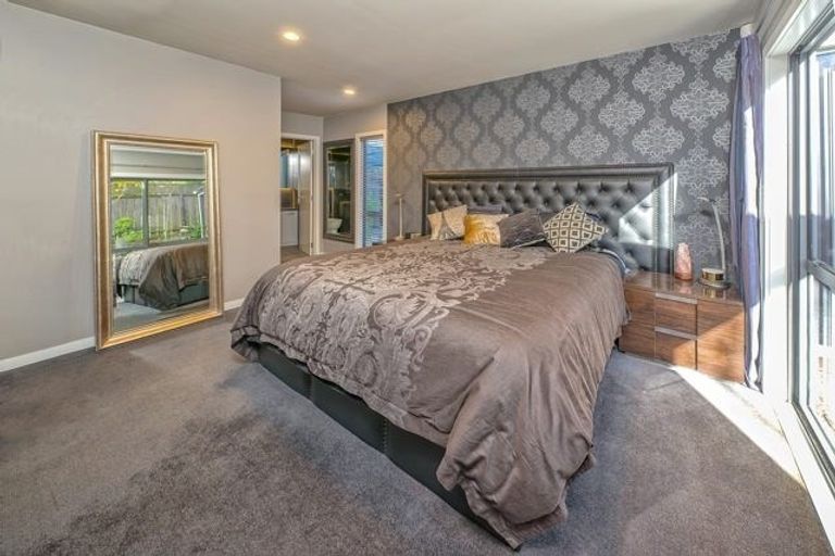 Photo of property in 100b Lake Road, Northcote, Auckland, 0627