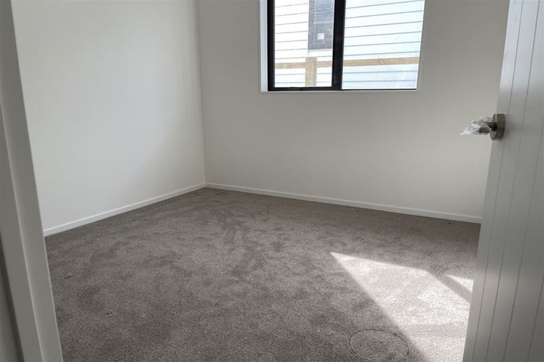 Photo of property in 12 Woven Place, Karaka, 2113