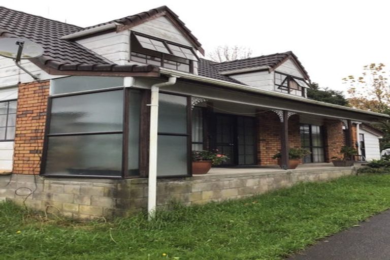 Photo of property in 1/4227 Great North Road, Glendene, Auckland, 0602