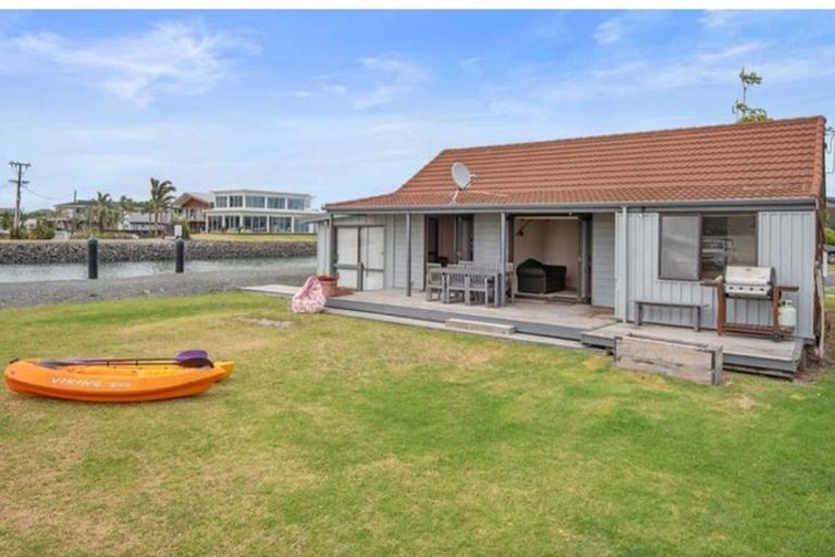 Photo of property in 38 One Tree Point Road, One Tree Point, 0118