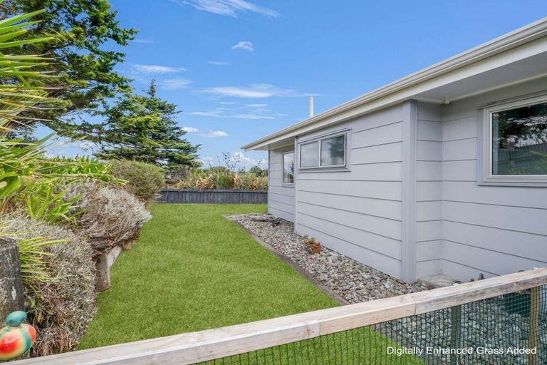 Photo of property in 2 Rangiora Street, Castlecliff, Whanganui, 4501