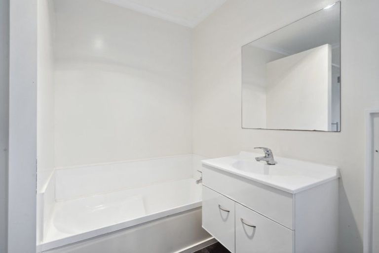 Photo of property in 106 Mako Mako Road, Levin, 5510