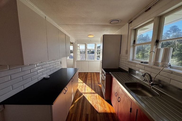 Photo of property in 22 Banks Street, Marfell, New Plymouth, 4310