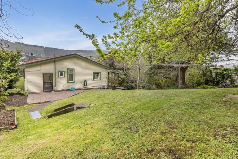 Photo of property in 16 Tawa Terrace, Tawa, Wellington, 5028