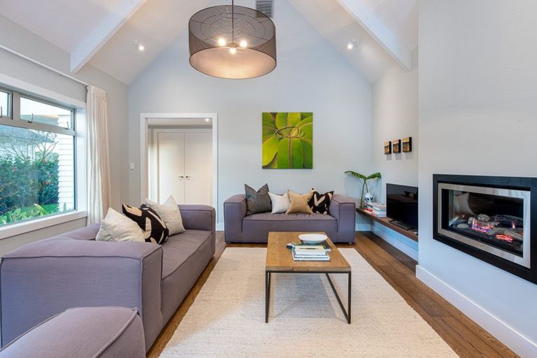 Photo of property in 6 Tiri Road, Milford, Auckland, 0620