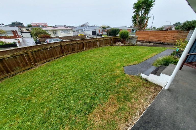 Photo of property in 8 Riversdale Drive, Merrilands, New Plymouth, 4312