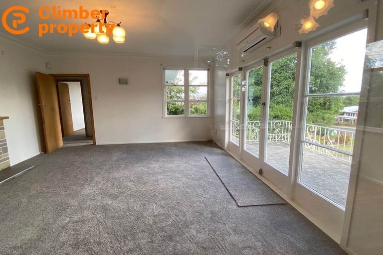 Photo of property in 8 Sherwood Avenue, Te Atatu South, Auckland, 0610