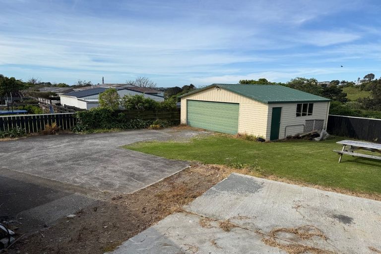 Photo of property in 110a Riversdale Drive, Merrilands, New Plymouth, 4312