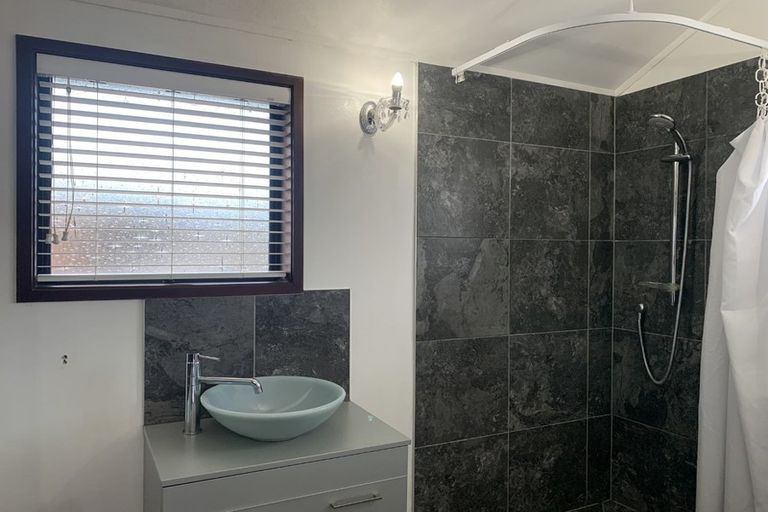 Photo of property in 16 Frank Evans Place, Henderson, Auckland, 0610