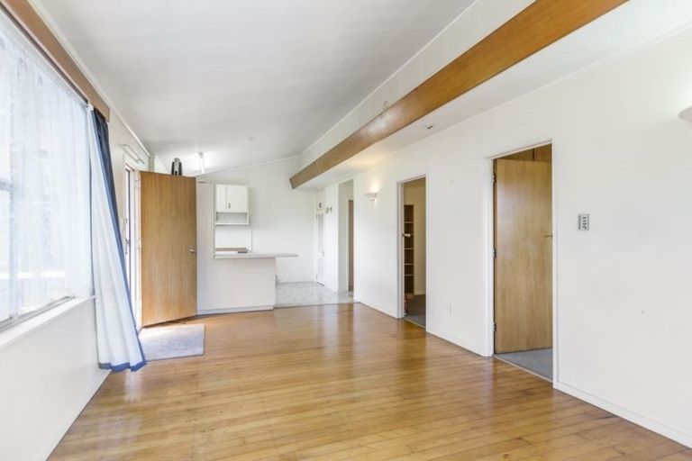 Photo of property in 2/111 Eskdale Road, Birkdale, Auckland, 0626