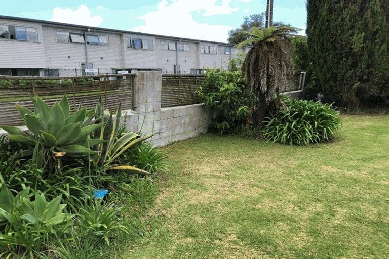 Photo of property in Peninsula Primary School, 61 Wharf Road, Te Atatu Peninsula, Auckland, 0610