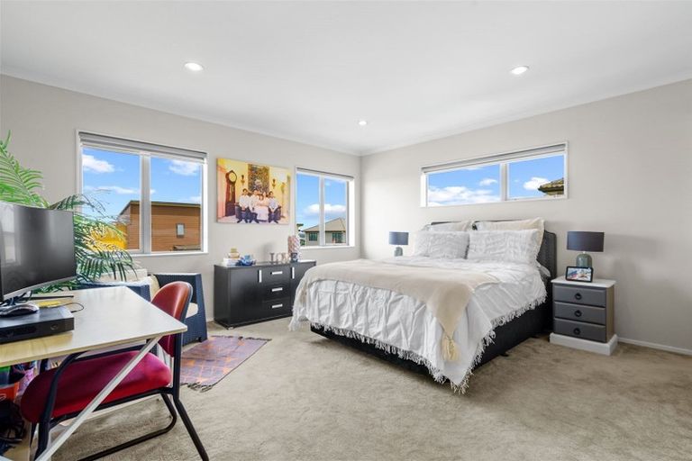 Photo of property in 16 Kirikiri Drive, Papakura, 2110