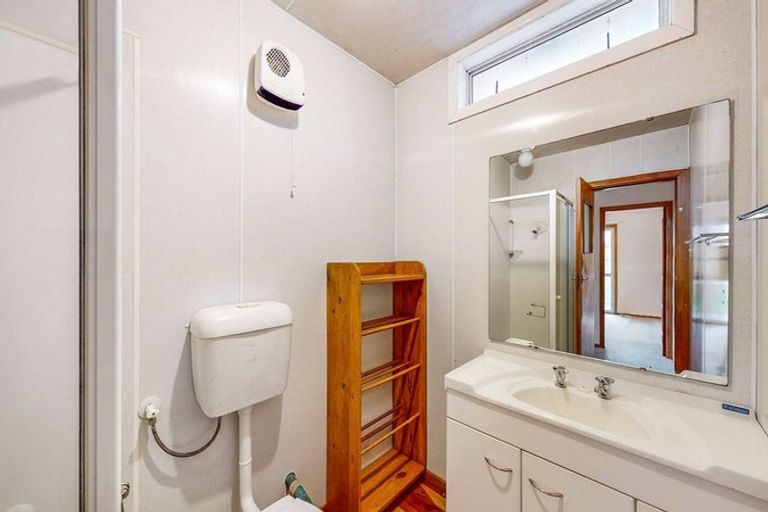 Photo of property in 3 Dunmail Way, Newlands, Wellington, 6037