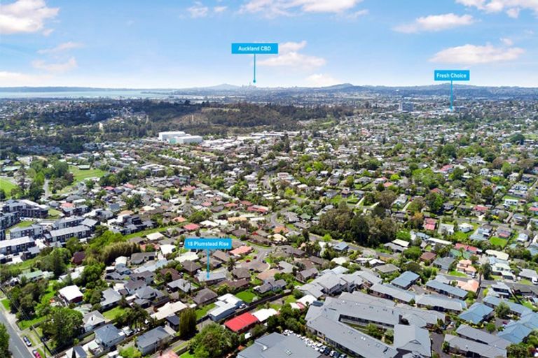 Photo of property in 18 Plumstead Rise, Glen Eden, Auckland, 0602