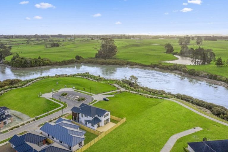 Photo of property in 73 Hayfield Way, Karaka, Papakura, 2113