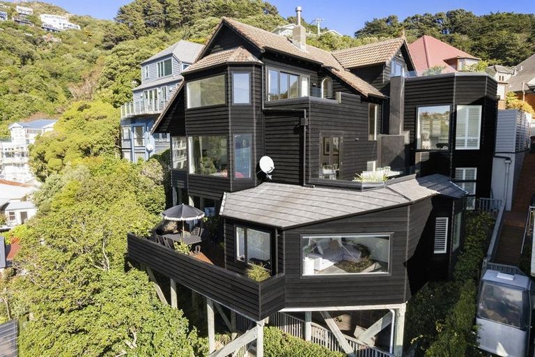 Photo of property in 5 Bayview Terrace, Oriental Bay, Wellington, 6011