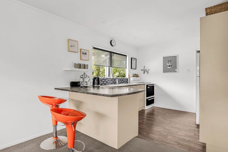 Photo of property in 3 Buisson Glade, West Harbour, Auckland, 0618