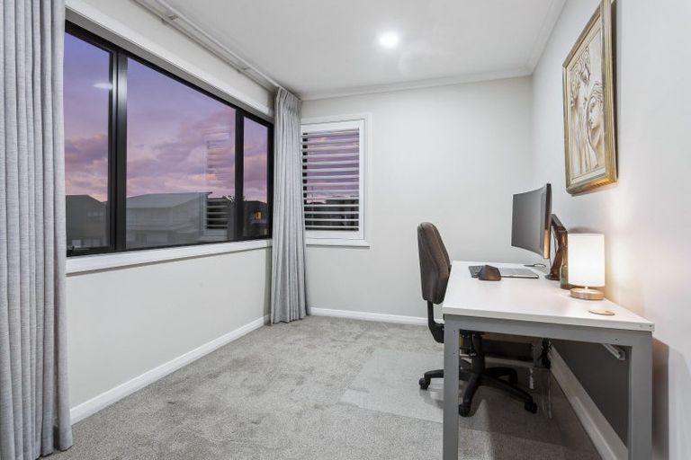 Photo of property in 10 Tawatawa Street, Long Bay, Auckland, 0630