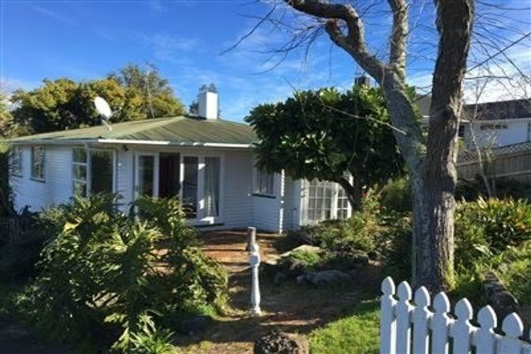 Photo of property in 4 Bevyn Street, Castor Bay, Auckland, 0620