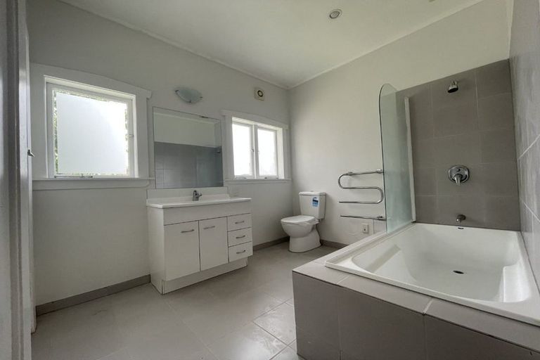 Photo of property in 29a Miro Street, New Lynn, Auckland, 0600