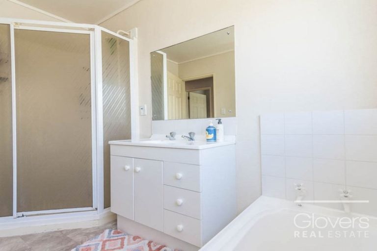 Photo of property in 16 Milan Drive, Glen Eden, Auckland, 0602