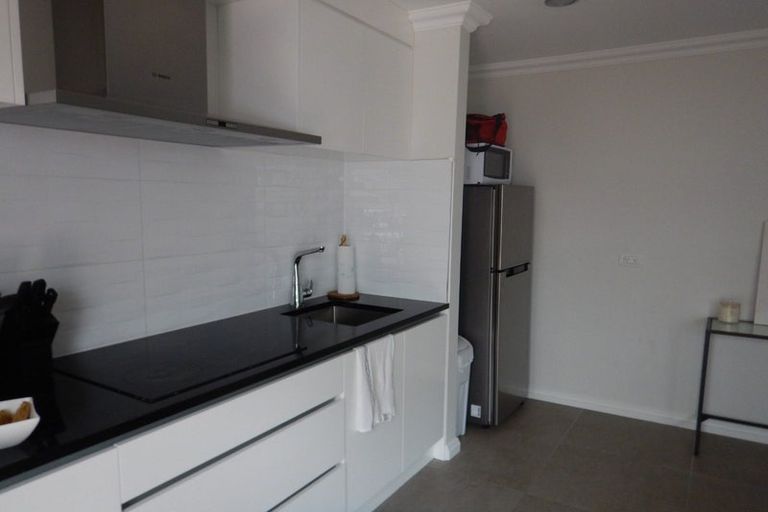 Photo of property in 50 Colliston Rise, Pinehill, Auckland, 0632