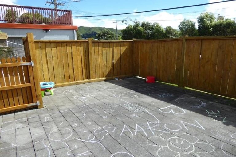 Photo of property in 35 Fraser Avenue, Johnsonville, Wellington, 6037