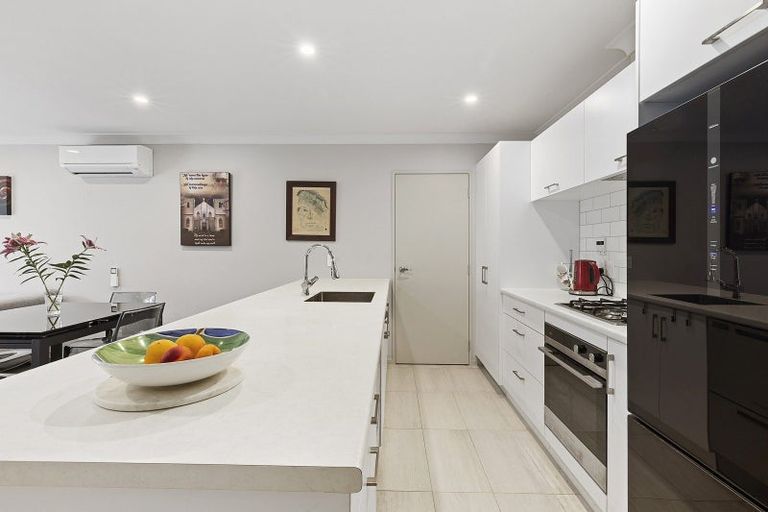 Photo of property in 19 Brindle Way, Newlands, Wellington, 6037