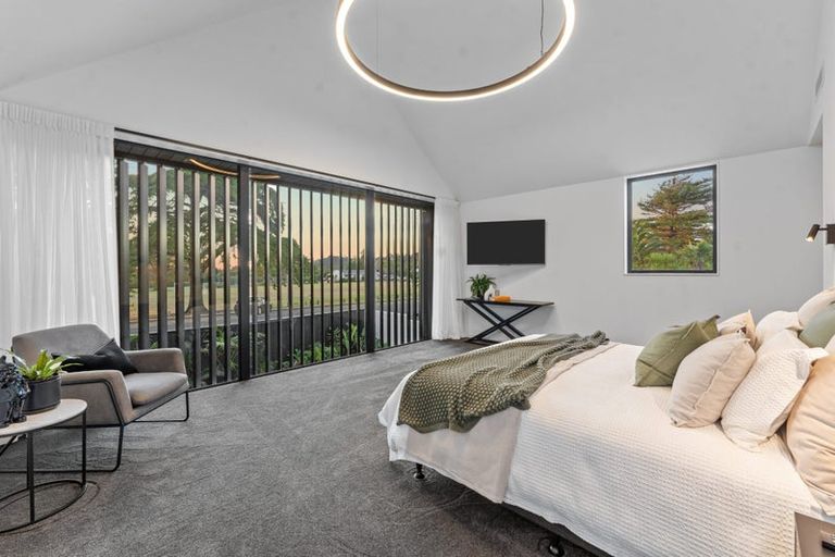 Photo of property in 17a Roland Road, Greenhithe, Auckland, 0632