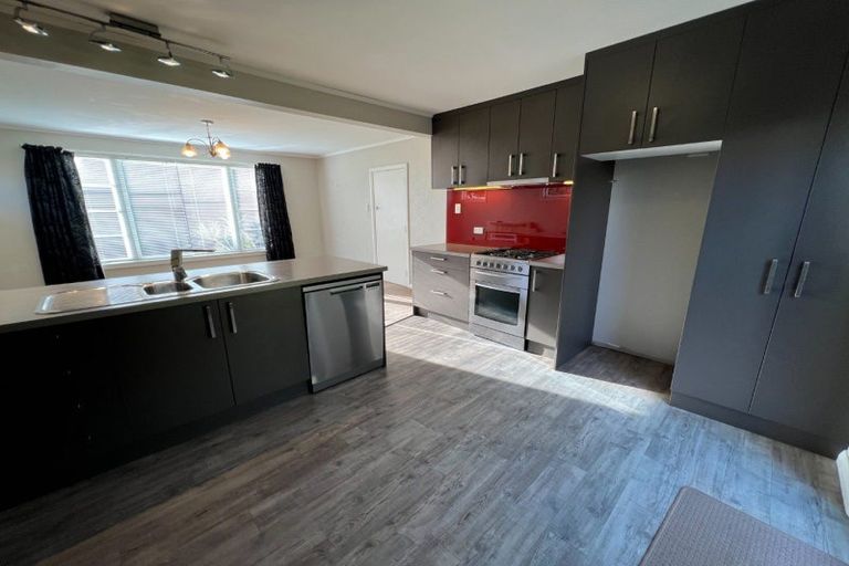 Photo of property in 16 Stirling Crescent, Hokowhitu, Palmerston North, 4410