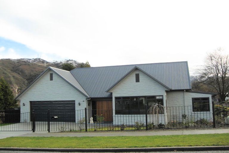 Photo of property in 6 Fraser Street, Clyde, 9330