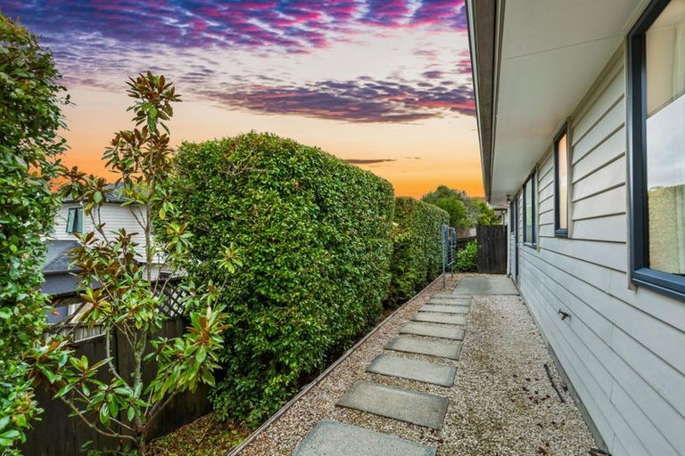 Photo of property in 169j Colwill Road, Massey, Auckland, 0614