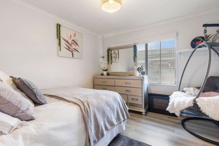 Photo of property in 5 Rosebank Avenue, Kelvin Grove, Palmerston North, 4414