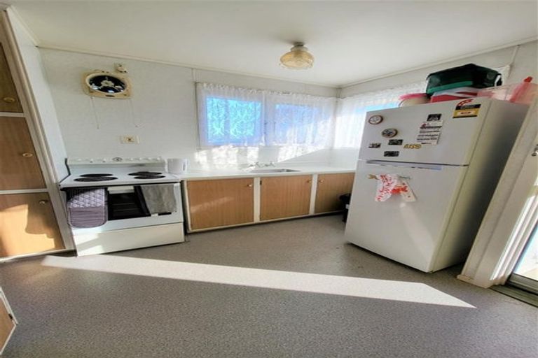 Photo of property in 4 Pomelo Road, Te Atatu South, Auckland, 0610