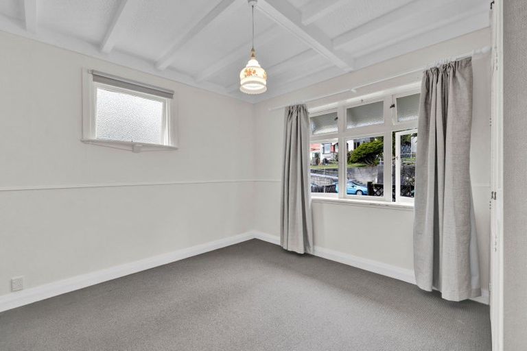 Photo of property in 27 Bonithon Avenue, Moturoa, New Plymouth, 4310