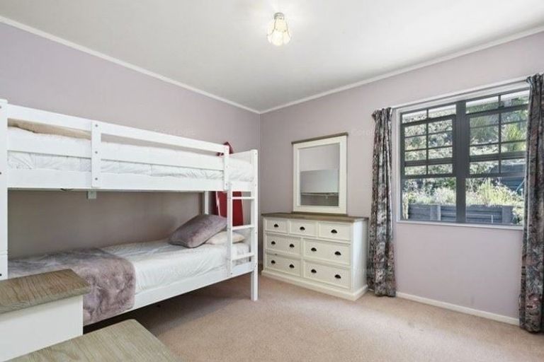 Photo of property in 31 Matauwhi Road, Russell, 0202