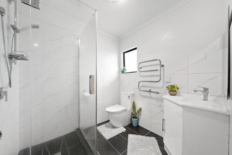 Photo of property in 4 Figtree Terrace, Goodwood Heights, Auckland, 2105