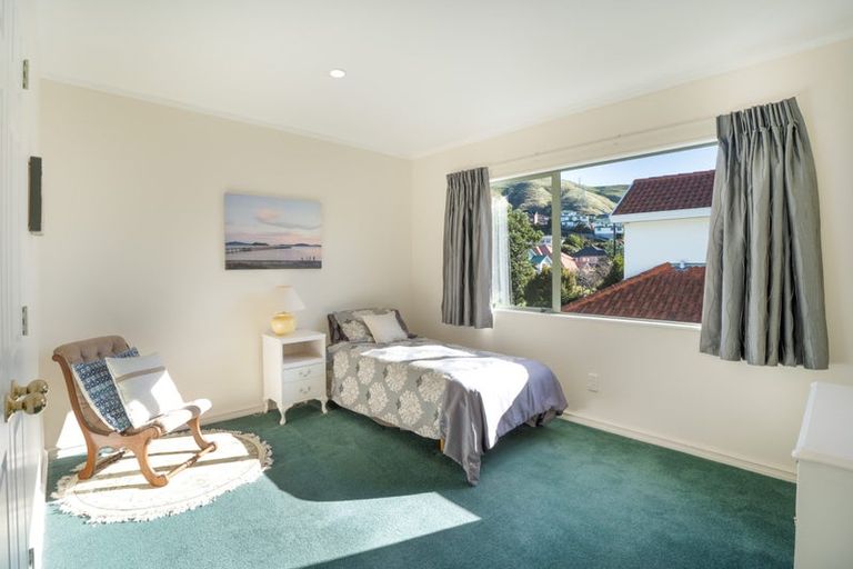 Photo of property in 18 Amesbury Drive, Churton Park, Wellington, 6037