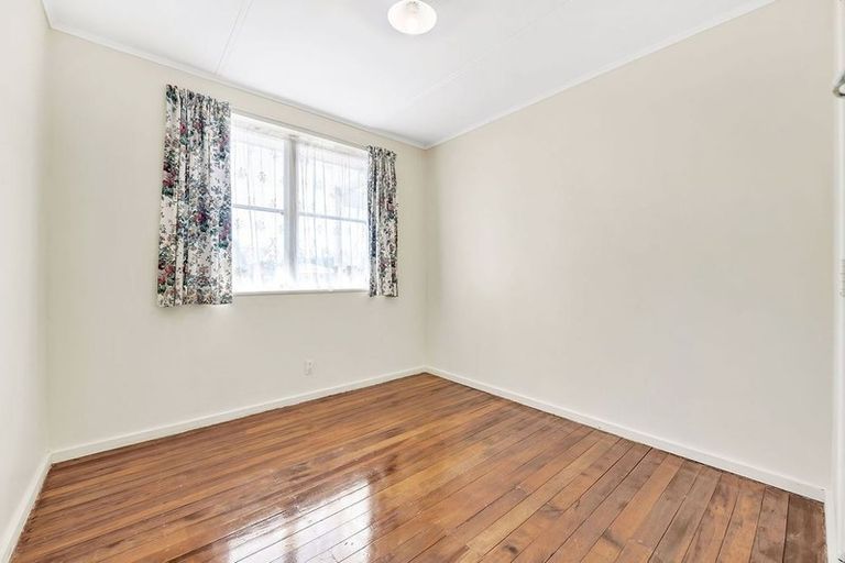 Photo of property in 34 Landon Avenue, Mangere East, Auckland, 2024