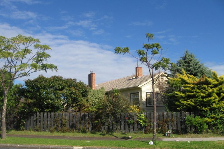 Photo of property in 1/2a Jennifer Place, Papatoetoe, Auckland, 2025