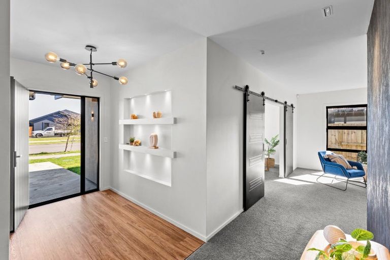 Photo of property in 42 Sardinia Grove, Fitzherbert, Palmerston North, 4410