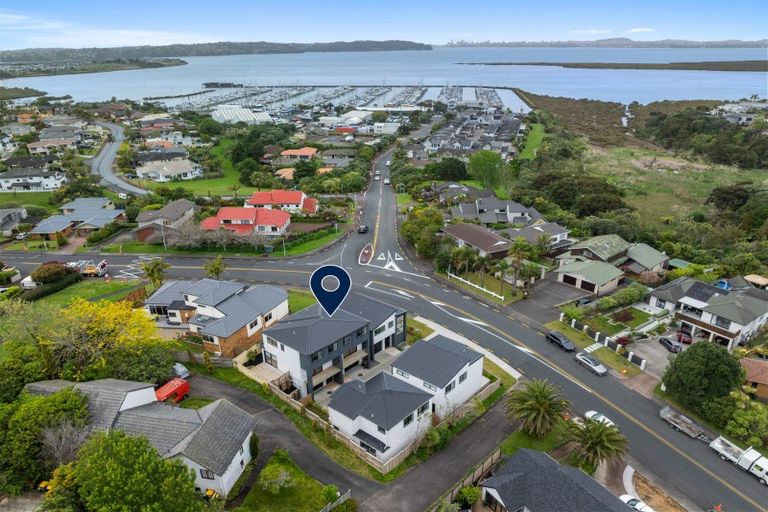 Photo of property in 165c Wiseley Road, West Harbour, Auckland, 0618