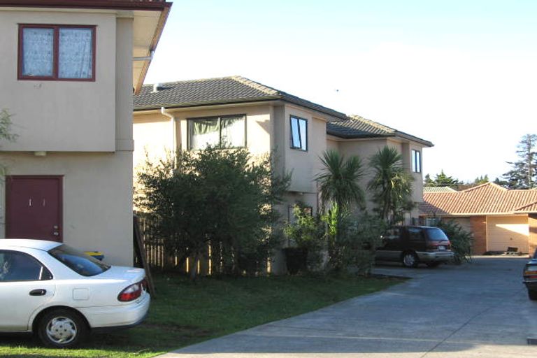Photo of property in 7/1 Juliana Way, Glendene, Auckland, 0602