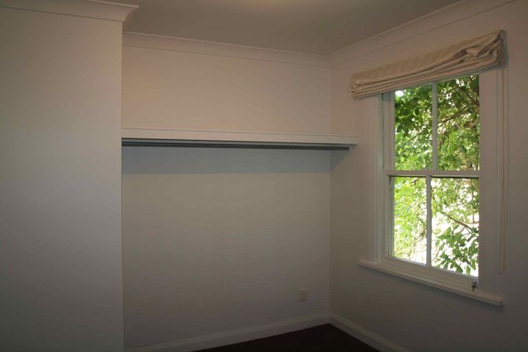 Photo of property in 24 Garden Road, Northland, Wellington, 6012