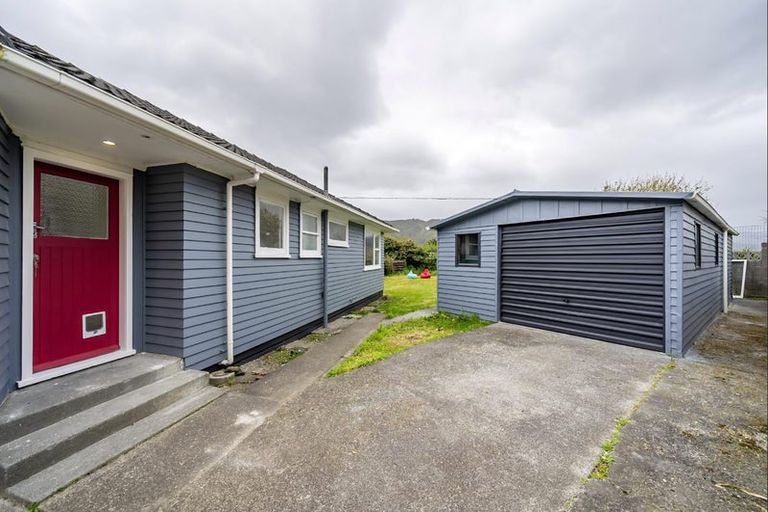 Photo of property in 5 Harlow Grove, Wainuiomata, Lower Hutt, 5014