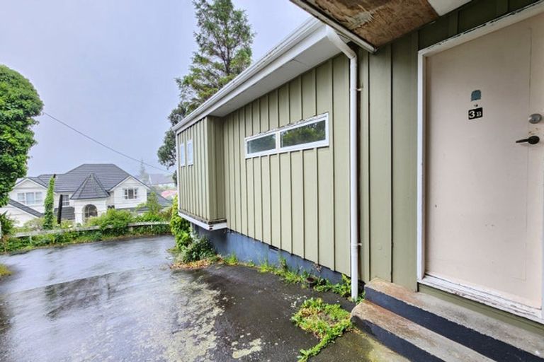 Photo of property in 2/3 Torwood Road, Khandallah, Wellington, 6035