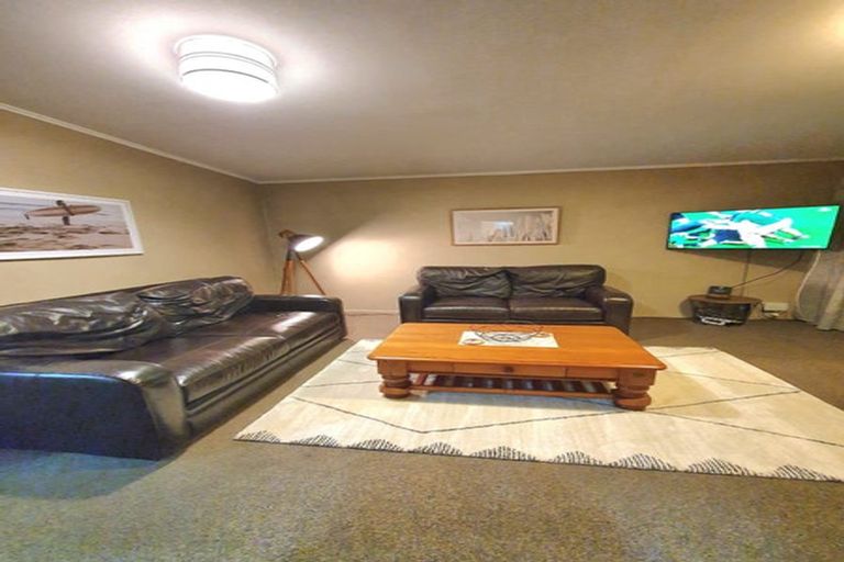 Photo of property in 1/12 Gradwell Place, Two Mile Bay, Taupo, 3330