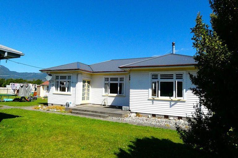 Photo of property in 87 Domett Street, Westport, 7825