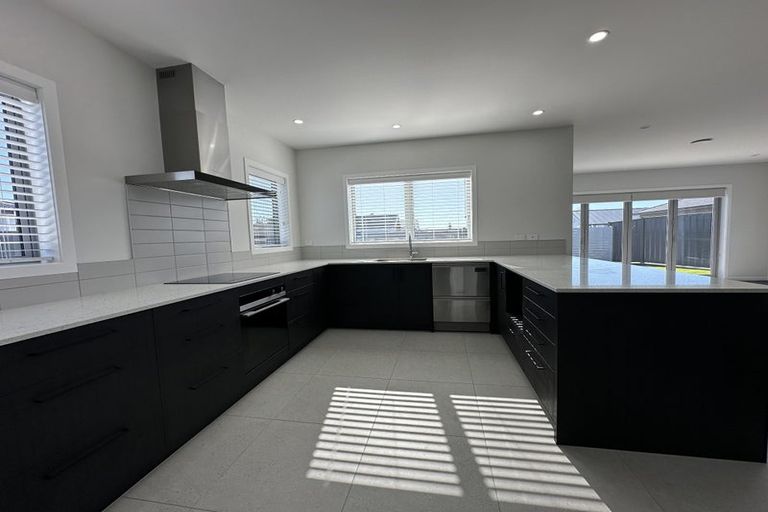 Photo of property in 6 George Yee Place, Taradale, 4112